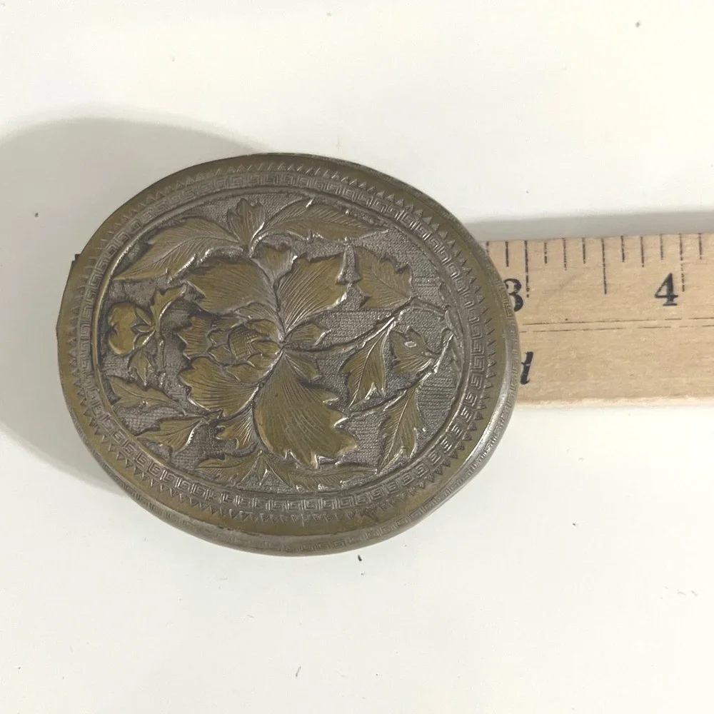 Chinese Vanity Trinket  Box by Sing Fat 勝發‎ Deep Peony Chasing  Oval ca. 1920